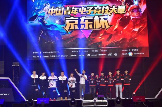 TenZ ： ＂在 Valorant 中，职业选手的薪水根本无法与 CS 玩家所赚的相比＂