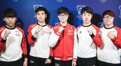 GALA 成功自救！ JIEJIE 被击败并被杀， Four 人， TheShy Youlong 对抗三人， Alone 并且 Invictus Gaming 赢得了第一场比赛