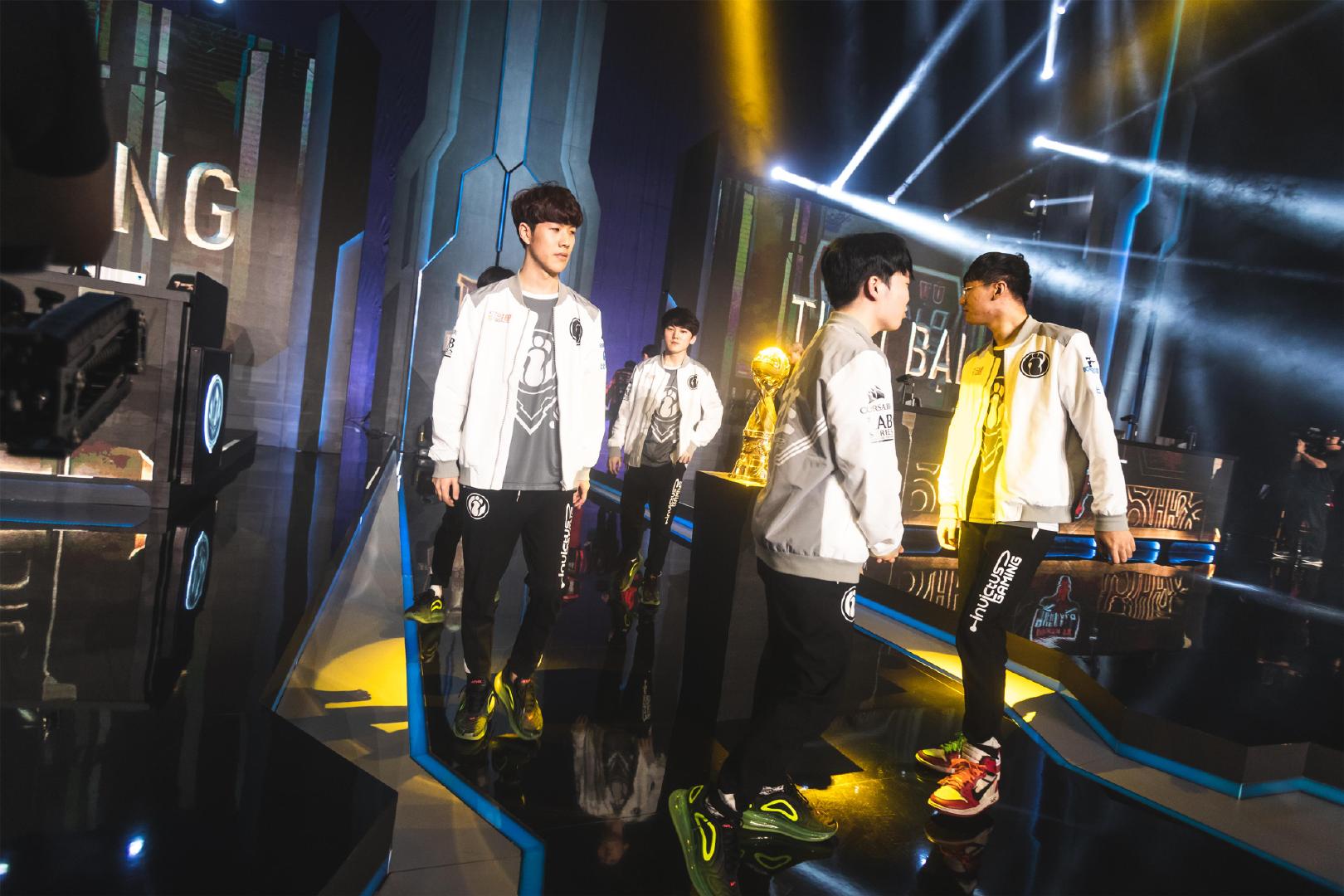 季后赛首场预热海报：WE坐镇西安主场迎战银龙骑士团EDG